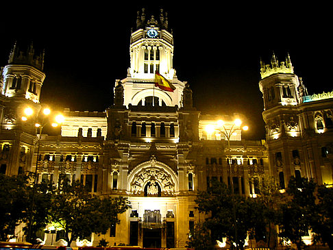  Impressionen von Citysam  von Spanien Casa de los Correos beleuchtet bei Nacht